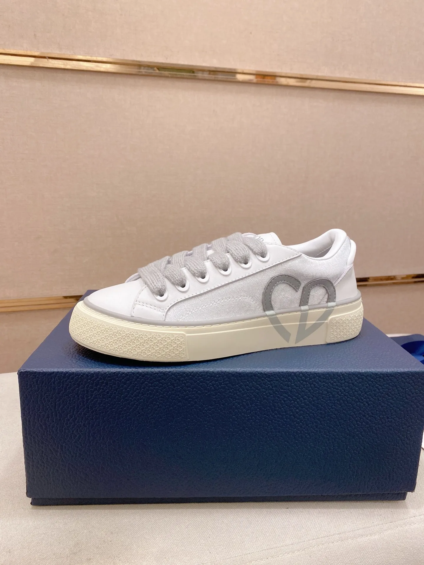 Factory price: 300 Men's shoes 💰[Dior·Dior] Top 🔍Couple style 💏🔍New casual sports style couple shoes, new four-season design, perfect workmanship, lace-up lazy style to create cabinet quality, upper: imported first-layer cowhide, sheepskin lining is soft and comfortable, ultra-light TPU wear-resistant outsole, simple, versatile fashion men's shoes, excellent color code number 35--44